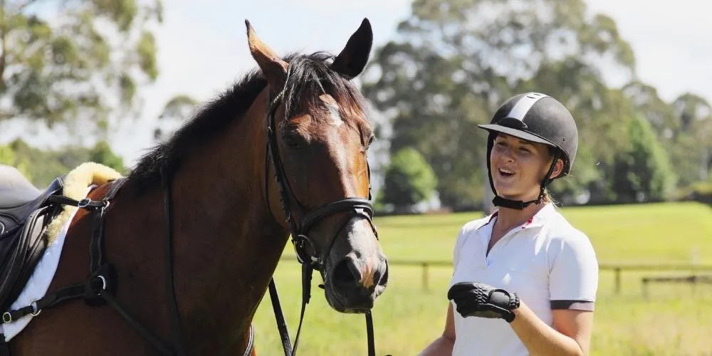 Améliorez la performance sportive grâce au bien-être équin durable. Méthodes concrètes, erreurs à éviter, conseils experts.